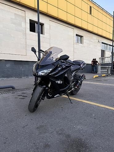 Спортбайк Kawasaki, 1000 куб. см, Бензин, Взрослый, Б/у at lalafo.kg Спортбайк Kawasaki, 1000 куб. см, Бензин, Взрослый, Б/у
