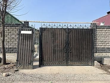Кованые ворота с калиткой - Материал: металл с вертикальной обшивкой at lalafo.kg Кованые ворота с калиткой - Материал: металл с вертикальной обшивкой