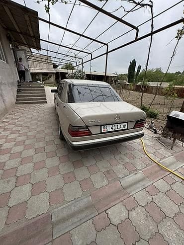 Mercedes-Benz W124: 1993 г., 2 л, Механика, Бензин, Седан at lalafo.kg Mercedes-Benz W124: 1993 г., 2 л, Механика, Бензин, Седан
