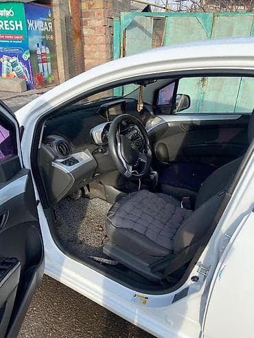 Chevrolet Spark: 2015 г., 1 л, Автомат, Бензин, Хэтчбэк at lalafo.kg Chevrolet Spark: 2015 г., 1 л, Автомат, Бензин, Хэтчбэк