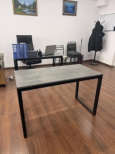 Офисный стол, Нерегулируемый, цвет - Серый, Прямоугольный, Другой материал at lalafo.kg Офисный стол, Нерегулируемый, цвет - Серый, Прямоугольный, Другой материал