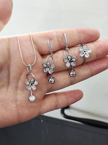 Серебро 925 пробы Серебряный Комплект + цепочка Размеры имеются at lalafo.kg Серебро 925 пробы Серебряный Комплект + цепочка Размеры имеются