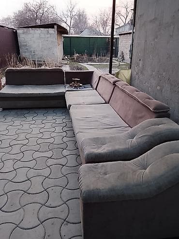 Угловой диван, C подушками at lalafo.kg Угловой диван, C подушками