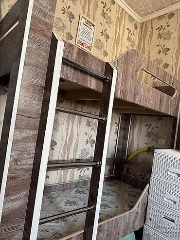 Двухъярусная детская кровать, ЛДСП, цвет - Коричневый at lalafo.kg Двухъярусная детская кровать, ЛДСП, цвет - Коричневый