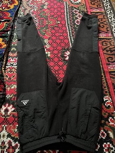 Баардык кийимдер сатылат двойка спортивный, джинсы, футболка, худи at lalafo.kg — 4 Баардык кийимдер сатылат двойка спортивный, джинсы, футболка, худи — 4