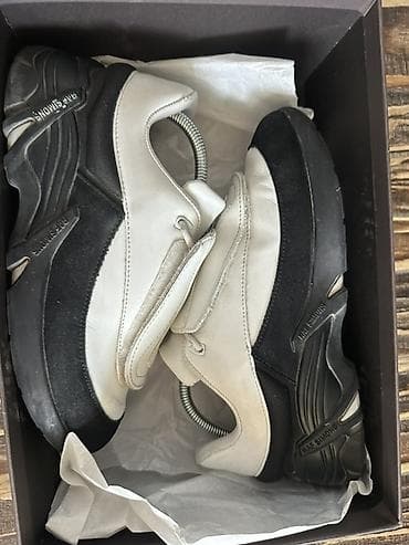 Кроссовки Raf Simons Antei (видно тиснение бренда на подошве) at lalafo.kg Кроссовки Raf Simons Antei (видно тиснение бренда на подошве)