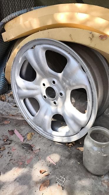 Литые Диски R 16 Subaru, 1 шт, отверстий - 5, Б/у at lalafo.kg Литые Диски R 16 Subaru, 1 шт, отверстий - 5, Б/у