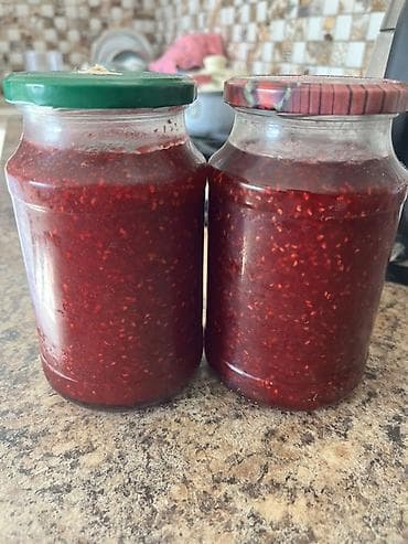 Домашнее малиновое варенье в стеклянных банках. В наличии 9 банок. - at lalafo.kg Домашнее малиновое варенье в стеклянных банках. В наличии 9 банок. -