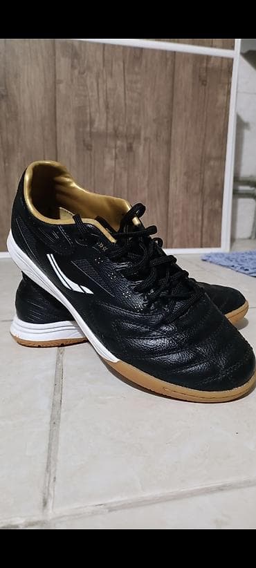 Футбольная обувь (футзалки). Состояние:отличное, покупал 1 месяц at lalafo.kg Футбольная обувь (футзалки). Состояние:отличное, покупал 1 месяц