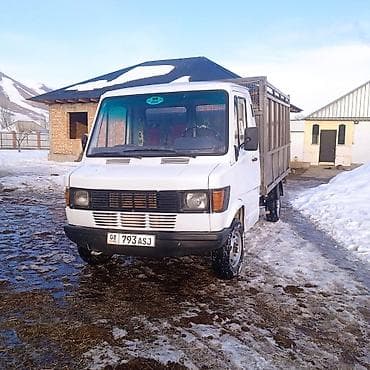 Легкий грузовик, Mercedes-Benz, Б/у at lalafo.kg Легкий грузовик, Mercedes-Benz, Б/у