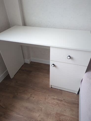 компютерный шкаф: Компьютерный стол110см х 50см, б/у в хорошем состоянии Есть ещё на at lalafo.kg — 2 компютерный шкаф: Компьютерный стол110см х 50см, б/у в хорошем состоянии Есть ещё на — 2