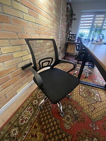 Офисное кресло, С колесиками, цвет - Черный at lalafo.kg Офисное кресло, С колесиками, цвет - Черный