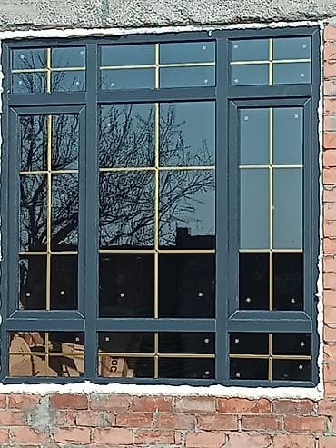 Окно со стеклопакетами и декоративными раскладками - Материал рамы at lalafo.kg Окно со стеклопакетами и декоративными раскладками - Материал рамы