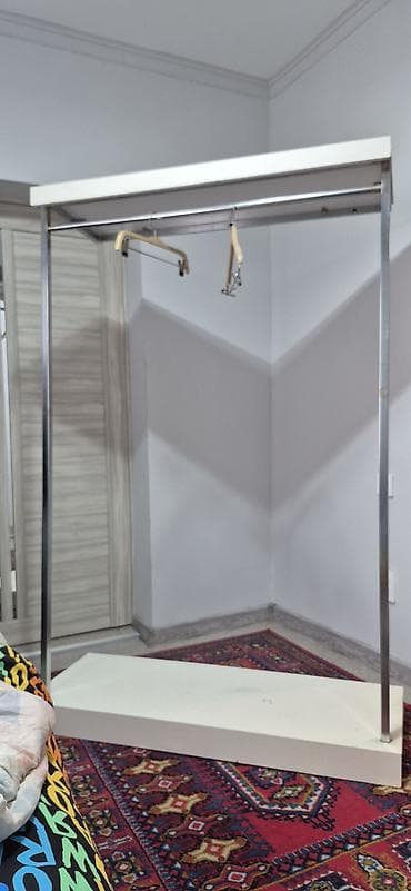 2 шт Напольная вешалка-стойка для одежды в отличном состоянии - at lalafo.kg 2 шт Напольная вешалка-стойка для одежды в отличном состоянии -