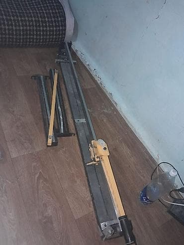 Бекитүүчү элементтер: Ручной плиткорез с направляющей и встроенной линейкой Описание: - lalafo.kg да — 1 Бекитүүчү элементтер: Ручной плиткорез с направляющей и встроенной линейкой Описание: - — 1