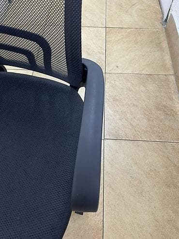 Кресло керебеттер: Офис креслолор, Дөңгөлөктүү, түсү - Кара lalafo.kg да — 4 Кресло керебеттер: Офис креслолор, Дөңгөлөктүү, түсү - Кара — 4