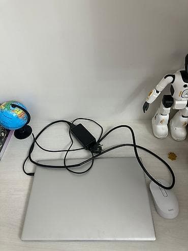 Ноутбук 15.6" серебристого цвета с тонкими рамками экрана. Клавиатура at lalafo.kg Ноутбук 15.6" серебристого цвета с тонкими рамками экрана. Клавиатура