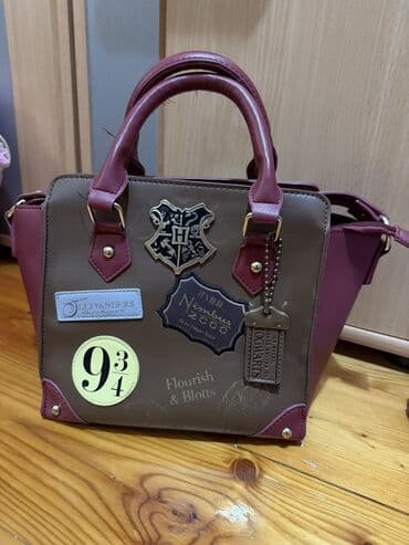 Сумка по мотивам Harry Potter. В подарок идет шарф Gryffindor 🧣 at lalafo.kg Сумка по мотивам Harry Potter. В подарок идет шарф Gryffindor 🧣