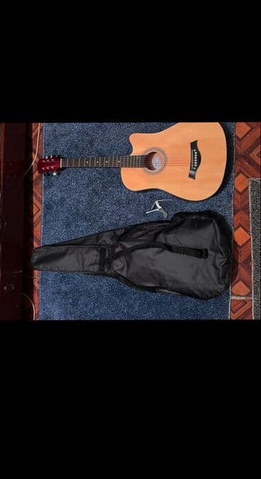 Акустическая гитара с вырезом (cutaway) формата дредноут. Натуральный at lalafo.kg Акустическая гитара с вырезом (cutaway) формата дредноут. Натуральный