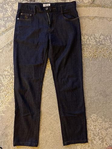 Джинсы из плотного темно‑синего денима. - Прямой крой, умеренно at lalafo.kg Джинсы из плотного темно‑синего денима. - Прямой крой, умеренно