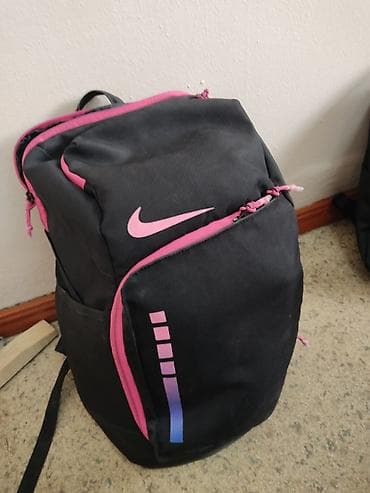 Рюкзак Nike, городской/спортивный, черный с розовыми акцентами. заднем at lalafo.kg Рюкзак Nike, городской/спортивный, черный с розовыми акцентами. заднем