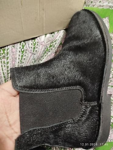 Чёрные женские ботинки-челси из ворсистой кожи - Модель: челси с at lalafo.kg Чёрные женские ботинки-челси из ворсистой кожи - Модель: челси с