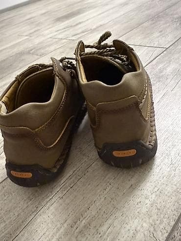 Продаю обувь для весны очень удобная 👍 одевали один час только и все at lalafo.kg Продаю обувь для весны очень удобная 👍 одевали один час только и все