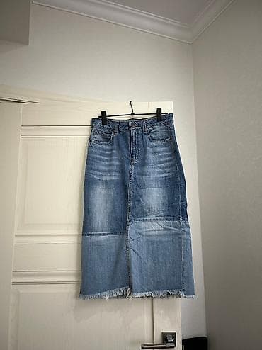 Юбка, Модель юбки: Прямая, Миди, Джинс, Высокая талия, С вырезом at lalafo.kg Юбка, Модель юбки: Прямая, Миди, Джинс, Высокая талия, С вырезом