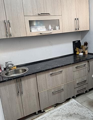 Кухонный гарнитур с черной столешницей - Комплектация: нижние тумбы с at lalafo.kg Кухонный гарнитур с черной столешницей - Комплектация: нижние тумбы с