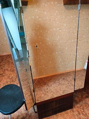 Отличное зеркало из трёх частей ( трельяж). Это часть от немецкого at lalafo.kg Отличное зеркало из трёх частей ( трельяж). Это часть от немецкого