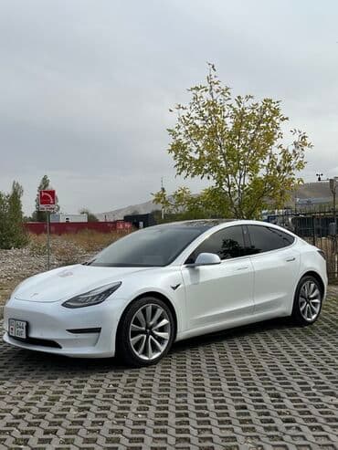 Tesla Model 3: 2018 г., Автомат, Электромобиль, Седан at lalafo.kg Tesla Model 3: 2018 г., Автомат, Электромобиль, Седан
