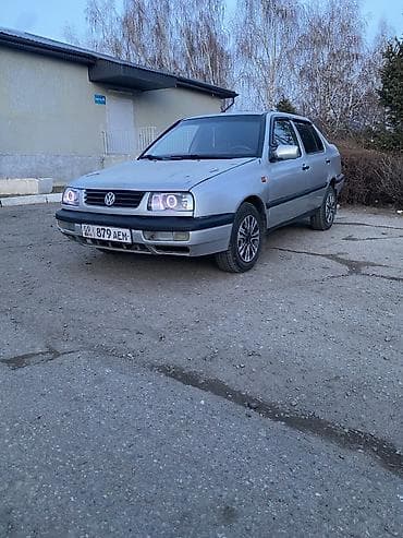 Volkswagen Vento: 1992 г., 1.8 л, Механика, Бензин, Седан at lalafo.kg Volkswagen Vento: 1992 г., 1.8 л, Механика, Бензин, Седан