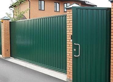 Откатные ворота и калитка из профнастила - Материал полотна at lalafo.kg Откатные ворота и калитка из профнастила - Материал полотна