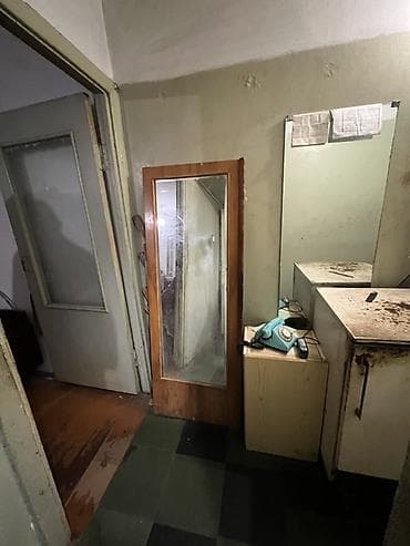 Двери для домов и квартир, Деревянная, Одностворчатая, Со стеклом, цвет - Коричневый at lalafo.kg Двери для домов и квартир, Деревянная, Одностворчатая, Со стеклом, цвет - Коричневый