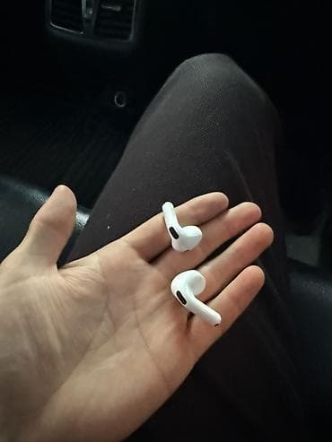 Продаю два наушника AirPods четыре без шумодава; либо куплю кейс от at lalafo.kg Продаю два наушника AirPods четыре без шумодава; либо куплю кейс от