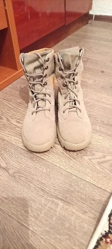 Ботинки-берцы серого цвета привёз из другой страны для близкого at lalafo.kg Ботинки-берцы серого цвета привёз из другой страны для близкого