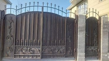 Кованые ворота и калитка из металла - Конструкция: распашные ворота at lalafo.kg Кованые ворота и калитка из металла - Конструкция: распашные ворота