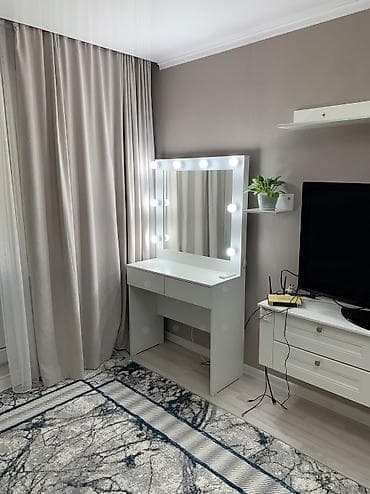 Офис эмереги: Полка с зеркалом и с лампочками lalafo.kg да — 2 Офис эмереги: Полка с зеркалом и с лампочками — 2