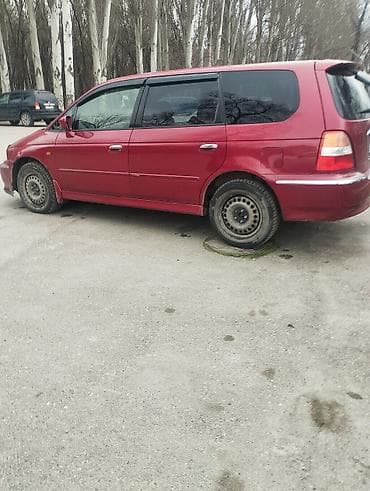 Просторный 7‑местный минивэн красного цвета. Правый руль. Кузов — at lalafo.kg Просторный 7‑местный минивэн красного цвета. Правый руль. Кузов —