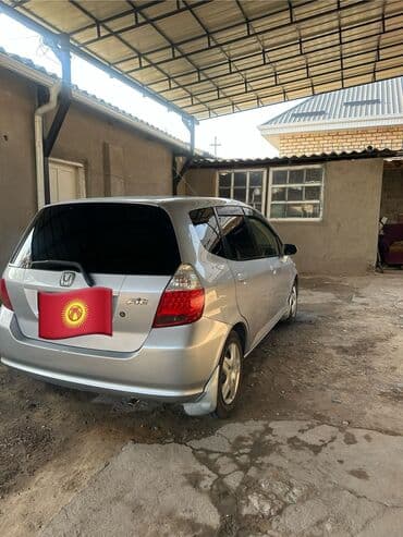 Honda Fit: 2003 г., 1.5 л, Вариатор, Бензин, Седан at lalafo.kg Honda Fit: 2003 г., 1.5 л, Вариатор, Бензин, Седан