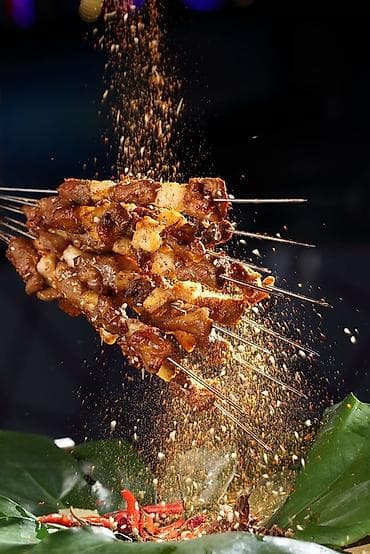 Шашлычок на шампурах — сочные мясные кусочки, зажаренные до румяной at lalafo.kg Шашлычок на шампурах — сочные мясные кусочки, зажаренные до румяной