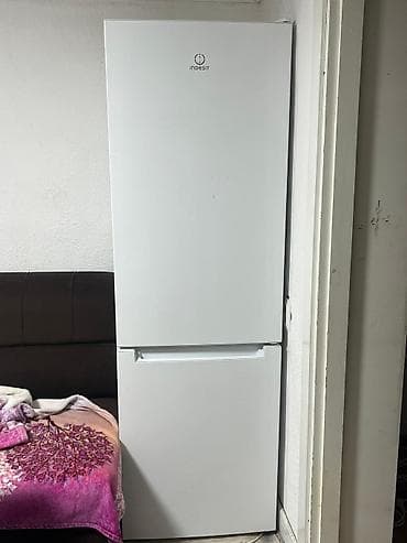 Холодильник Indesit, Двухкамерный at lalafo.kg Холодильник Indesit, Двухкамерный