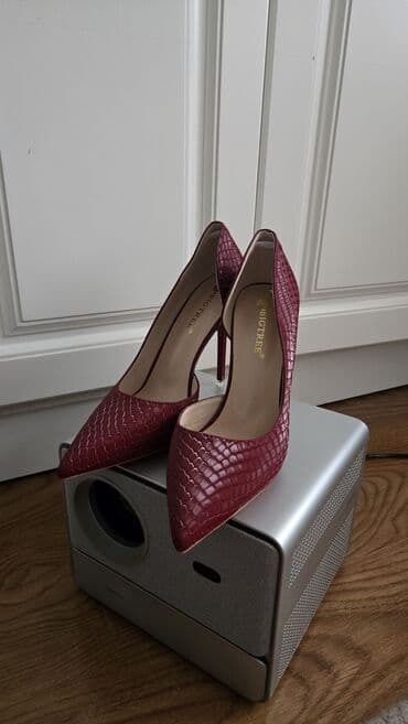 Туфли, 41, Новый, цвет - Красный at lalafo.kg Туфли, 41, Новый, цвет - Красный