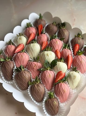 Водолазкалар: Клубника в шоколаде Оформление +подарочная коробка бесплатно 🎁 Сочная lalafo.kg да — 3 Водолазкалар: Клубника в шоколаде Оформление +подарочная коробка бесплатно 🎁 Сочная — 3