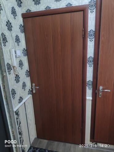 Двери межкомнатные 60см 3 штуки. двери шпон,не бумага + пластиковая at lalafo.kg Двери межкомнатные 60см 3 штуки. двери шпон,не бумага + пластиковая