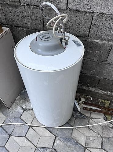 Рабочий греет воду есть небольшая течь снизу (капает) нужен ремонт или at lalafo.kg Рабочий греет воду есть небольшая течь снизу (капает) нужен ремонт или