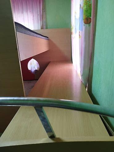 Двухъярусная детская кровать, Б/у, ЛДСП, цвет - Красный at lalafo.kg Двухъярусная детская кровать, Б/у, ЛДСП, цвет - Красный