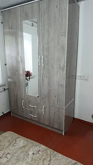 Шкаф-купе/распашной трехстворчатый с зеркалом - Материал: ЛДСП с lalafo.kg да Шкаф-купе/распашной трехстворчатый с зеркалом - Материал: ЛДСП с