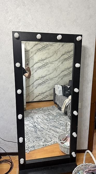 Гримерное напольное зеркало с подсветкой. 180 на 90 - Формат: большое at lalafo.kg Гримерное напольное зеркало с подсветкой. 180 на 90 - Формат: большое