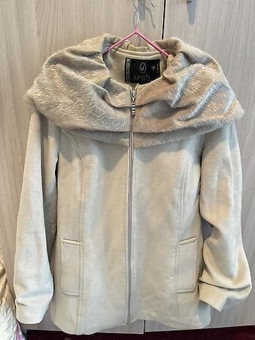 Женская куртка APRIL - Цвет: светло-бежевый/молочный - Застежка at lalafo.kg Женская куртка APRIL - Цвет: светло-бежевый/молочный - Застежка